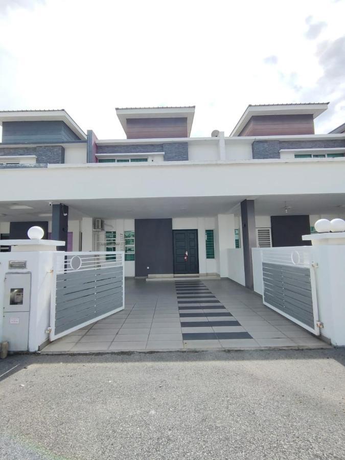 Setia Home Sitiawan Ktv 12+4 Pax Exterior photo